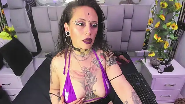 Snapshot of Fenix_Lilith chatting on 11.26.25 Fenix Lilith online show from 11.26.25