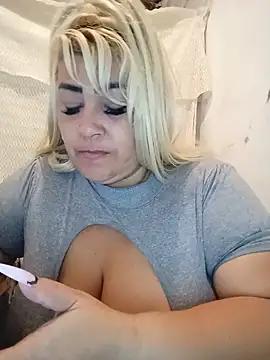 Snapshot of BonniAdams chatting on 06.19.26 BonniAdams online show from 06.19.26