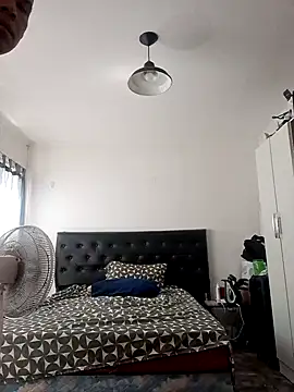 liamlara online show from 02.21.25