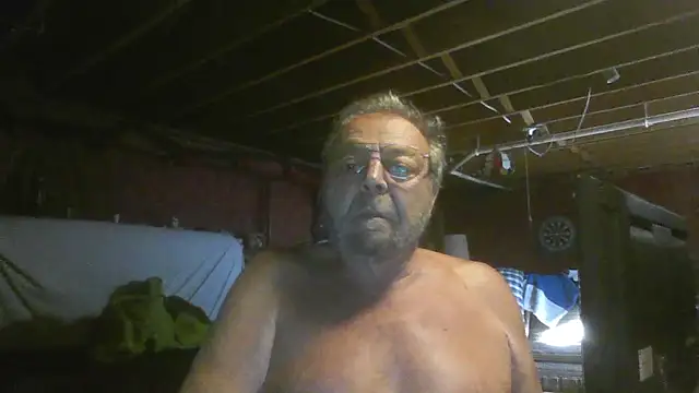 Snapshot of mercuryice chatting on 10.08.25 mercuryice online show from 10.08.25