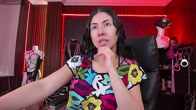 XiaQueen online show from 12.04.25