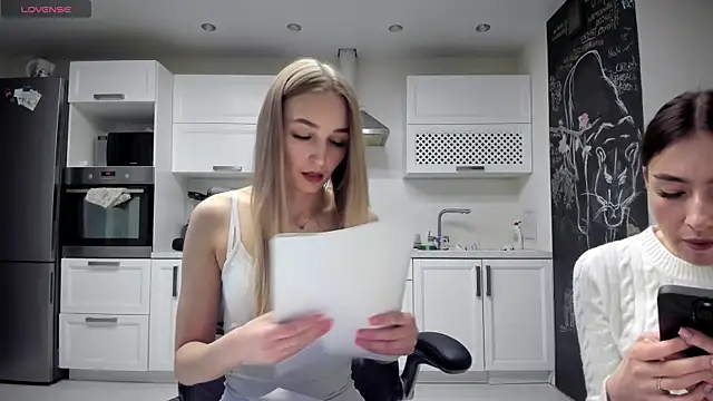 Snapshot of lisenok chatting on 05.27.26 lisenok online show from 05.27.26