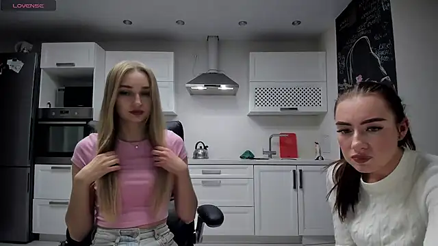 Snapshot of lisenok chatting on 06.17.26 lisenok online show from 06.17.26