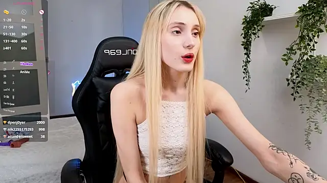 Snapshot of elliefrost chatting on 02.07.25 elliefrost online show from 02.07.25