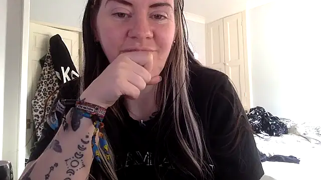 Snapshot of AureliaXOX chatting on 02.06.25 AureliaXOX online show from 02.06.25