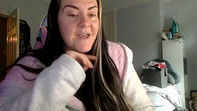 Snapshot of AureliaXOX chatting on 02.09.25 AureliaXOX online show from 02.09.25