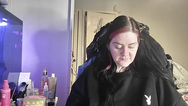 AureliaXOX online show from 11.30.25