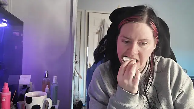 AureliaXOX online show from 12.02.25