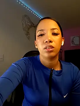 SallyWhitee online show from 04.22.26