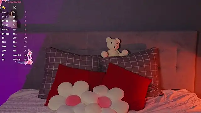 Snapshot of soft_babe chatting on 03.19.26 soft babe online show from 03.19.26