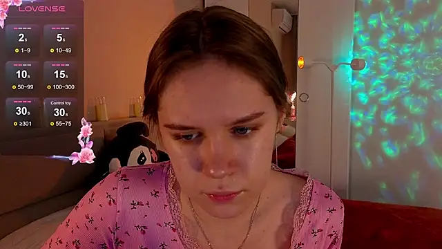 Mia Luw online show from 11.22.25