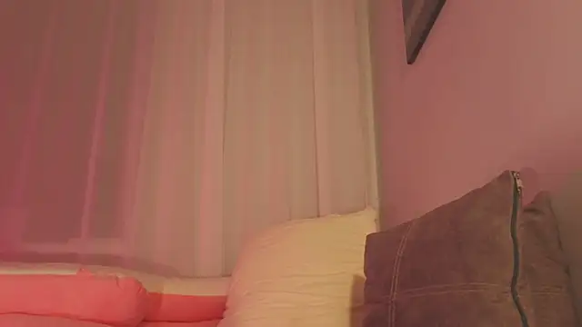 Mia Luw online show from 06.14.26