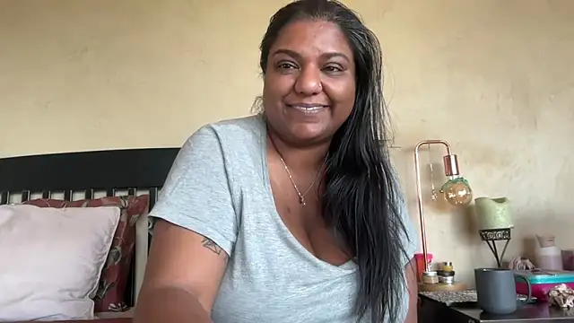 Snapshot of SophieStarShine chatting on 09.12.25 SophieStarShine online show from 09.12.25