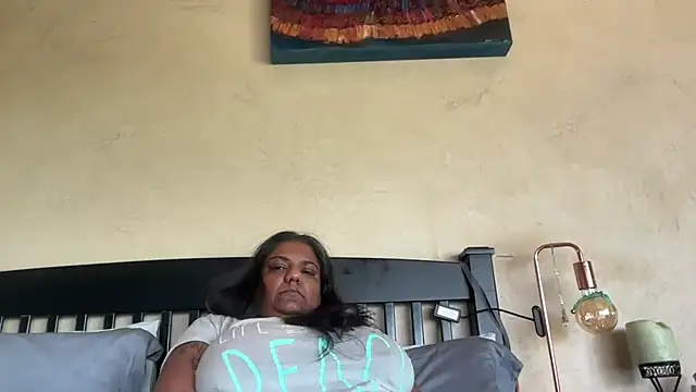 Snapshot of SophieStarShine chatting on 09.26.25 SophieStarShine online show from 09.26.25