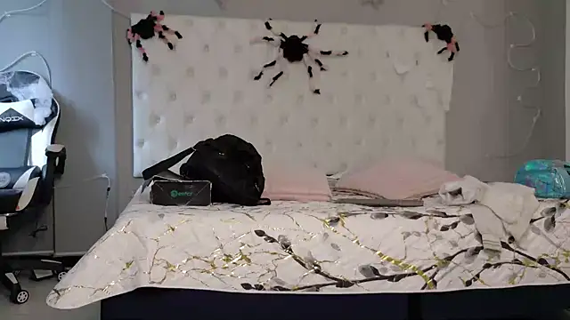 Alektra bryce online show from 10.28.25