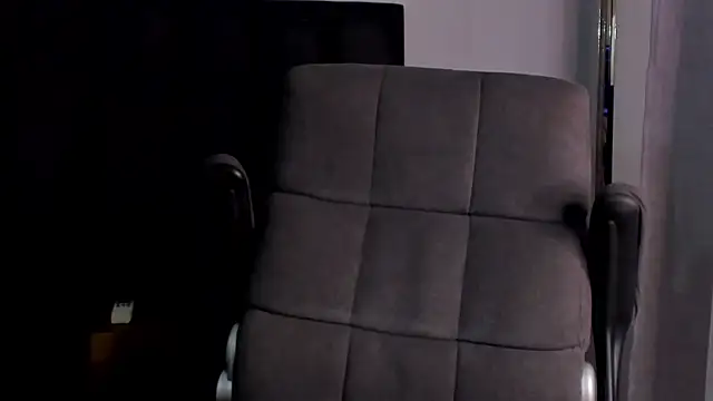 ISAAC CRYSTON online show from 03.04.25