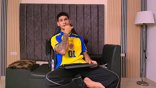 Snapshot of ANDRES_STUD chatting on 07.19.26 ANDRES STUD online show from 07.19.26