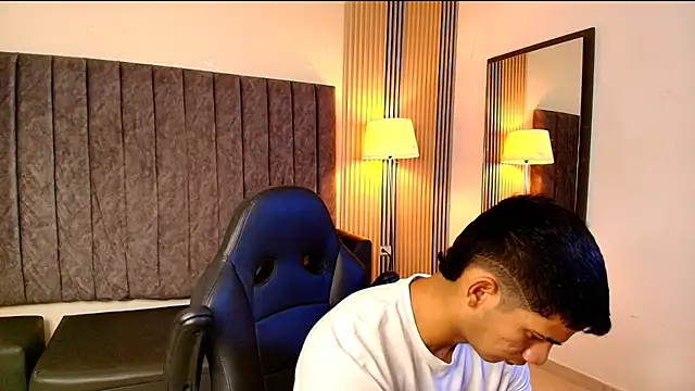 Snapshot of ANDRES_STUD chatting on 08.01.26 ANDRES STUD online show from 08.01.26