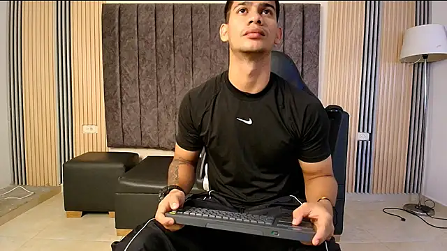 Snapshot of ANDRES_STUD chatting on 08.06.26 ANDRES STUD online show from 08.06.26