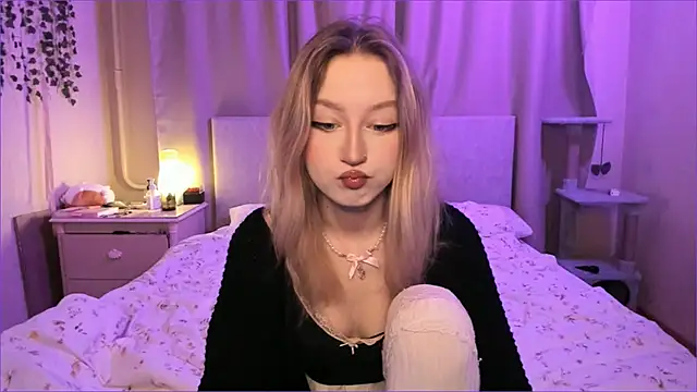 Snapshot of margorazentals chatting on 09.24.25 margorazentals online show from 09.24.25