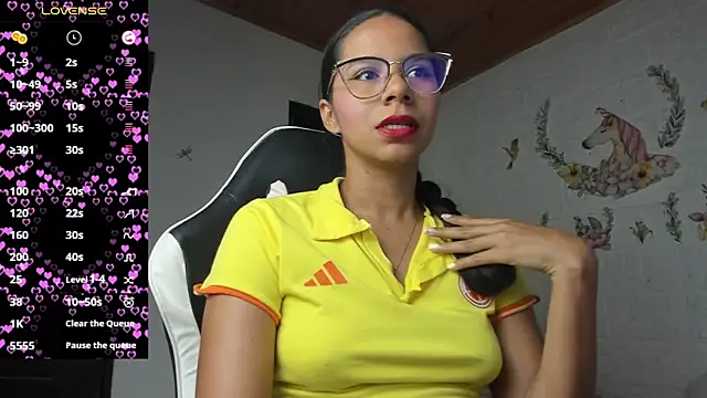 Snapshot of alisson_hoffman05 chatting on 06.23.26 alisson hoffman05 online show from 06.23.26