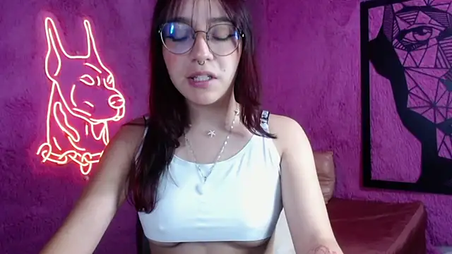 Snapshot of Sunshinegirl__ chatting on 03.04.25 Sunshinegirl online show from 03.04.25