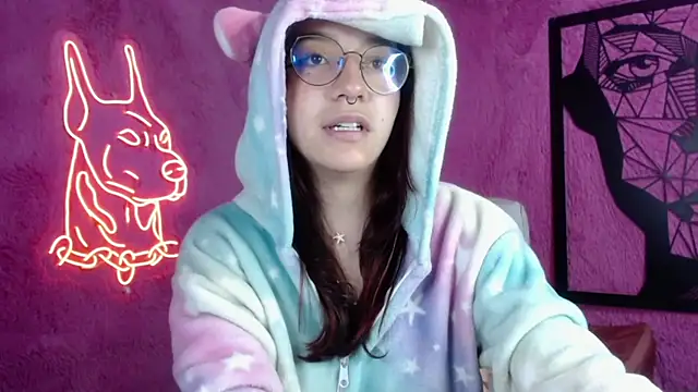 Snapshot of Sunshinegirl__ chatting on 03.06.25 Sunshinegirl online show from 03.06.25