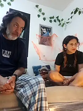 Snapshot of jeans_and_emma chatting on 10.28.25 jeans and emma online show from 10.28.25