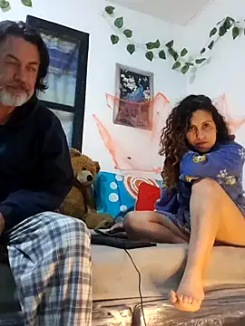 Snapshot of jeans_and_emma chatting on 10.30.25 jeans and emma online show from 10.30.25