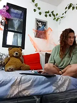 Snapshot of jeans_and_emma chatting on 11.04.25 jeans and emma online show from 11.04.25