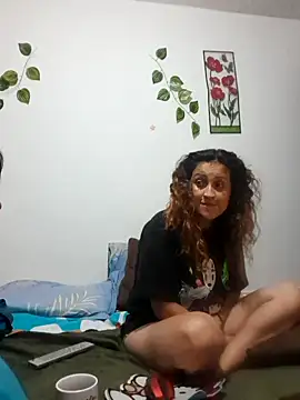 Snapshot of jeans_and_emma chatting on 11.13.25 jeans and emma online show from 11.13.25