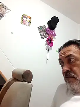 Snapshot of jeans_and_emma chatting on 11.15.25 jeans and emma online show from 11.15.25