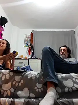 Snapshot of jeans_and_emma chatting on 11.19.25 jeans and emma online show from 11.19.25