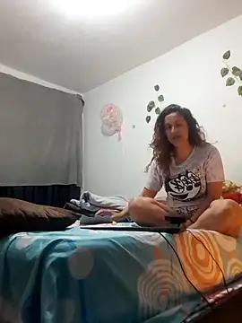 Snapshot of jeans_and_emma chatting on 11.23.25 jeans and emma online show from 11.23.25