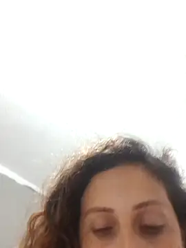 Snapshot of jeans_and_emma chatting on 11.26.25 jeans and emma online show from 11.26.25