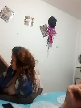 Snapshot of jeans_and_emma chatting on 11.29.25 jeans and emma online show from 11.29.25