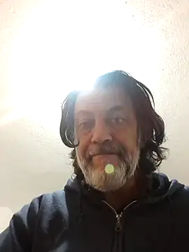 Snapshot of jeans_and_emma chatting on 12.04.25 jeans and emma online show from 12.04.25