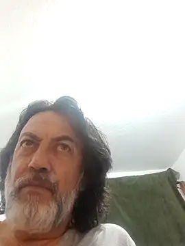 Snapshot of jeans_and_emma chatting on 12.14.25 jeans and emma online show from 12.14.25