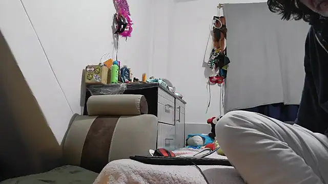 Snapshot of jeans_and_emma chatting on 01.11.26 jeans and emma online show from 01.11.26