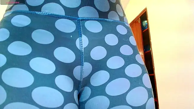 Snapshot of tylla_ chatting on 03.19.25 tylla online show from 03.19.25