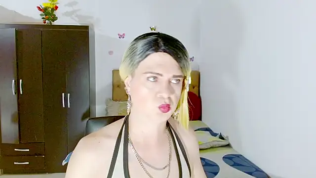 Snapshot of Dolldirtyxxx chatting on 06.26.26 Dolldirtyxxx online show from 06.26.26