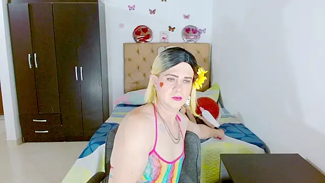 Snapshot of Dolldirtyxxx chatting on 06.27.26 Dolldirtyxxx online show from 06.27.26