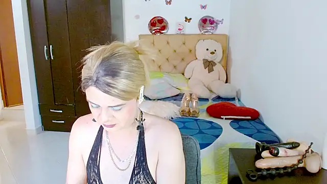 Snapshot of Dolldirtyxxx chatting on 06.27.26 Dolldirtyxxx online show from 06.27.26
