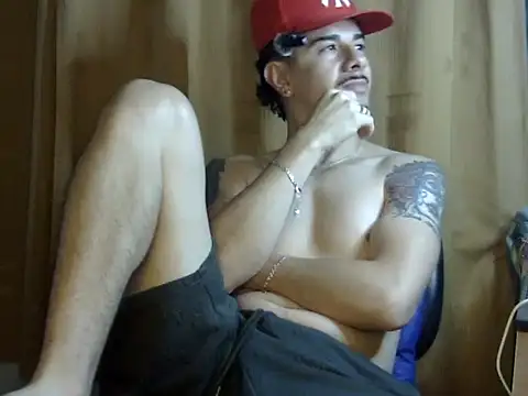 Snapshot of venusfranco_94 chatting on 12.14.25 venusfranco 94 online show from 12.14.25