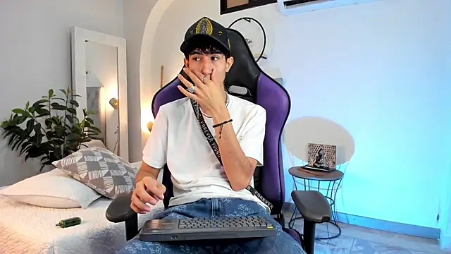 NovaaWheler online show from 02.11.25