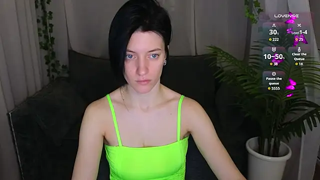 roxy riot  online show from 11.08.25