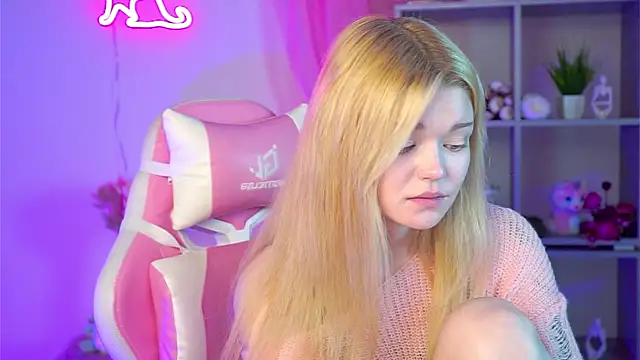 AdeleCartier online show from 03.22.25