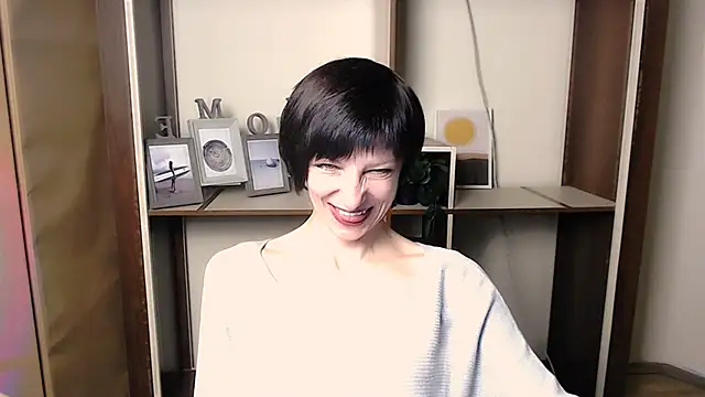  AngeliaFlow  online show from 11.17.25