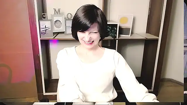 Snapshot of _AngeliaFlow_ chatting on 05.16.26 AngeliaFlow online show from 05.16.26