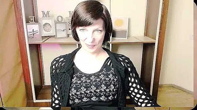 Snapshot of _AngeliaFlow_ chatting on 06.17.26 AngeliaFlow online show from 06.17.26